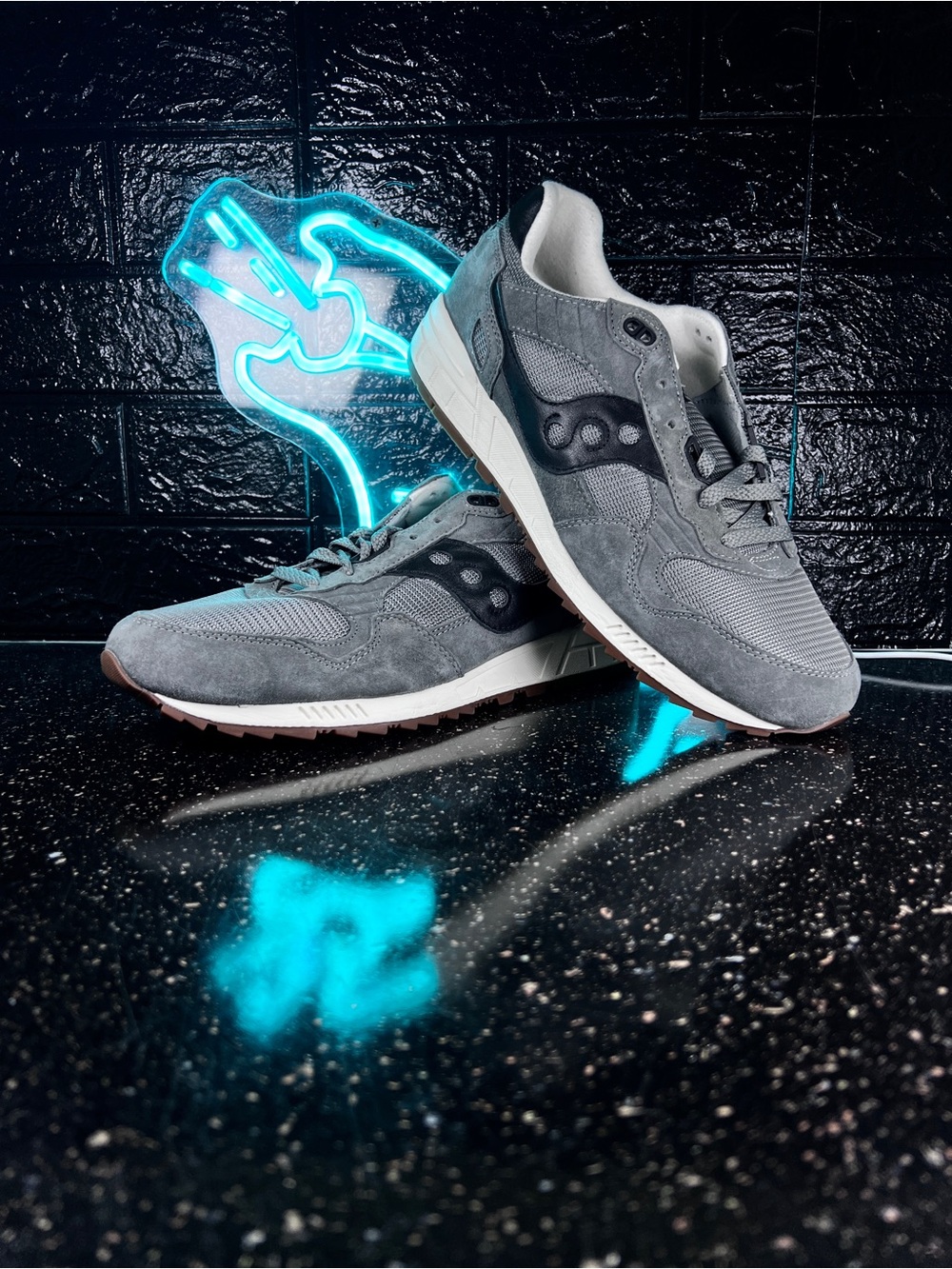 Saucony Shadow 5000 Men’s Walking Suede Gum Sole Shoes Sneakers Grey NEW - 12